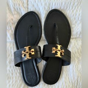 TORY BURCH Everly Tong MILLER SANDAL BLACK & GOLD-TAN size 7.5